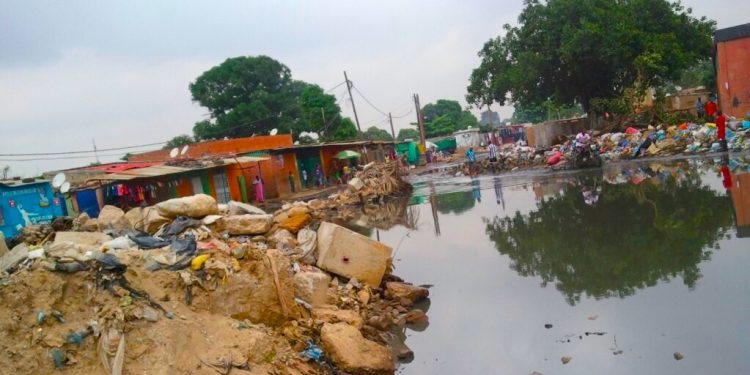 Bairros Paraíso e Belo Monte em Cacuaco epicentro dos casos de cólera em Luanda estão sem água potável