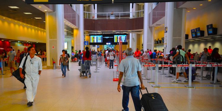 Mais de 4,454 milhões de pessoas saíram de Angola em três anos
