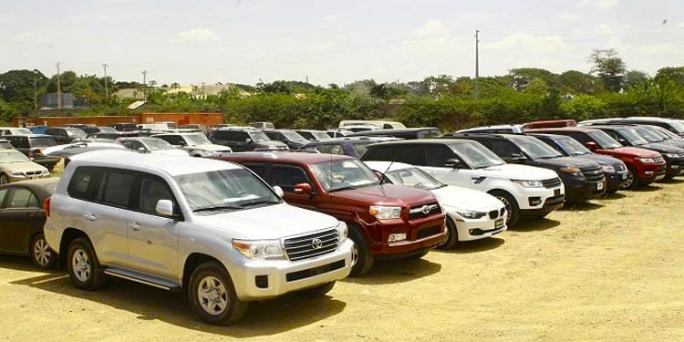 Apenas três em cada 100 angolanos pensam em comprar um carro
